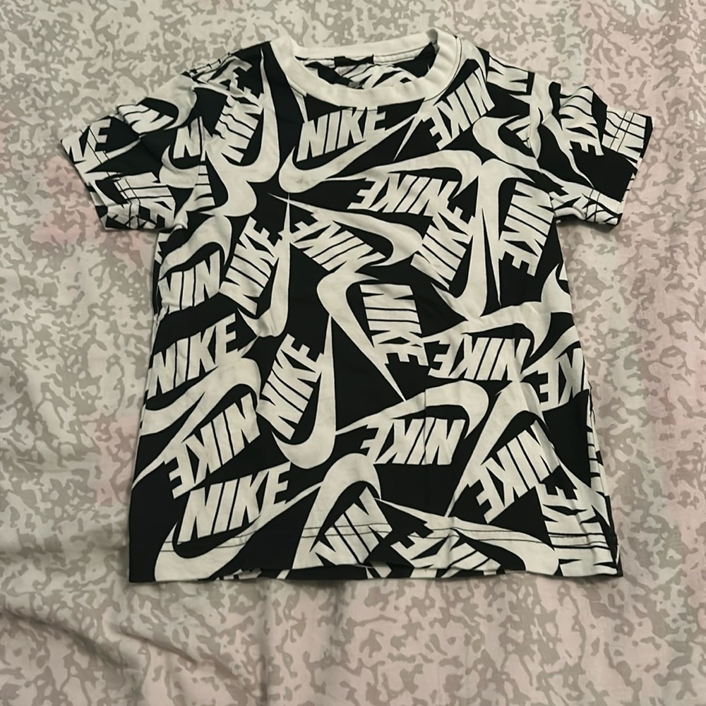 Boys Nike top size 4